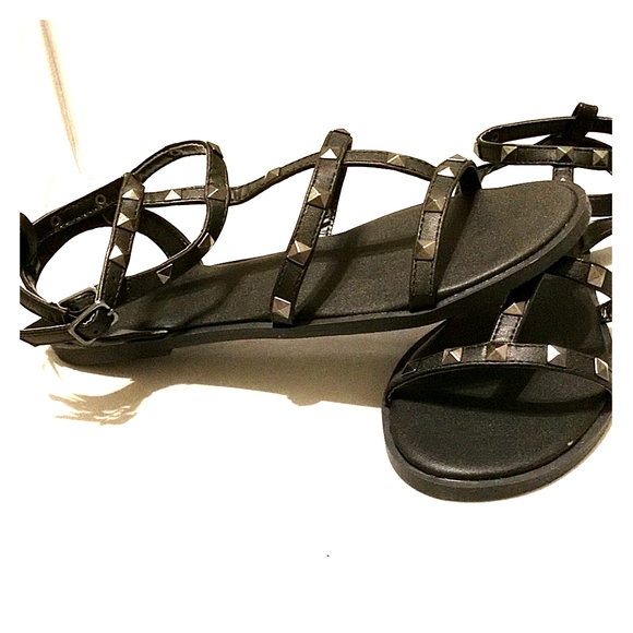 Black studded gladiator sandals - Picture 2 of 8